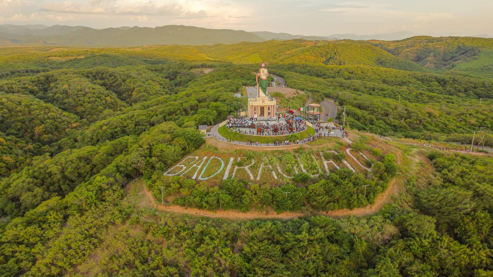 Parque Mirador Badiraguato recibe cientos de turistas durante vacaciones de verano