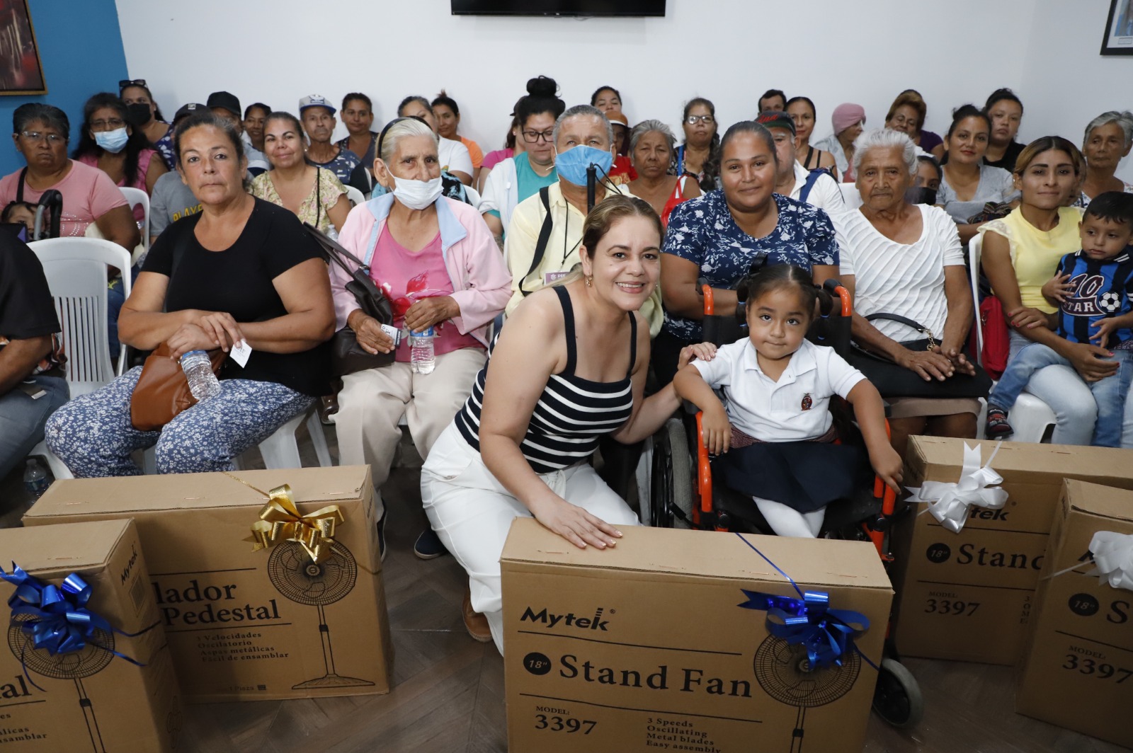 Inician Sistema DIF Mazatlán y Gobierno Municipal entrega de 200 abanicos de pedestal a familias vulnerables 