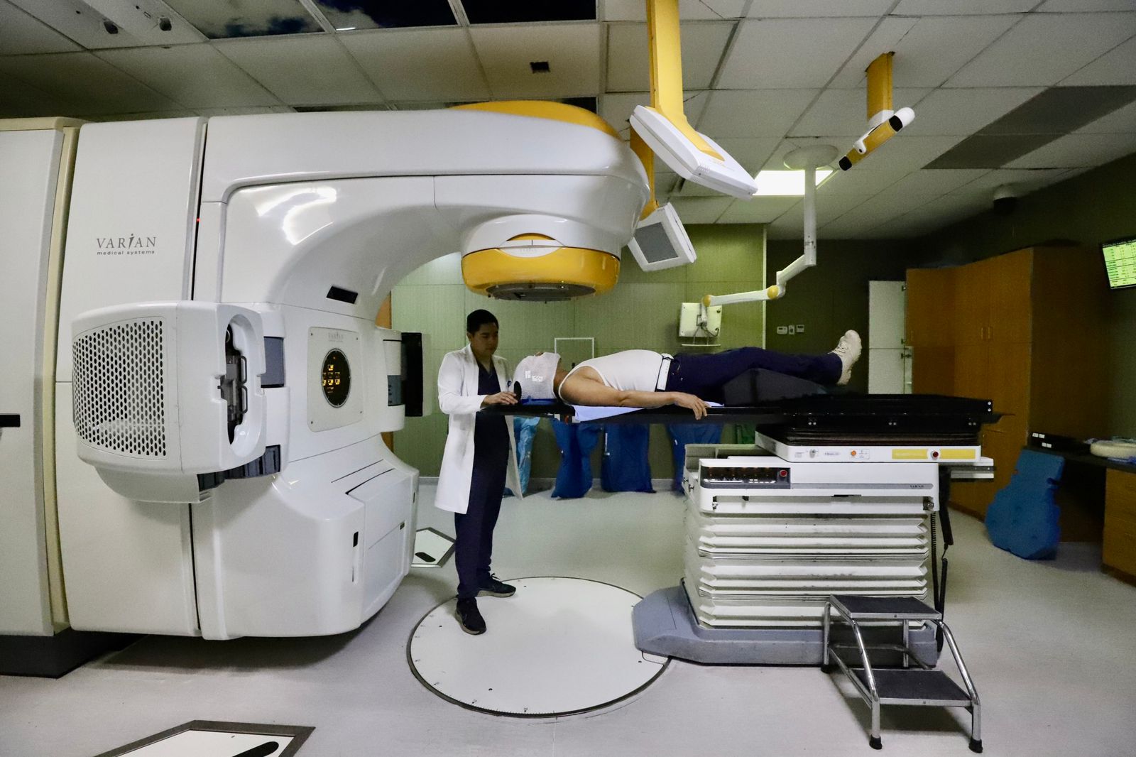 Sinaloa, a la vanguardia en tratamientos de radioterapia para pacientes con cáncer; atienden a personas de otros estados