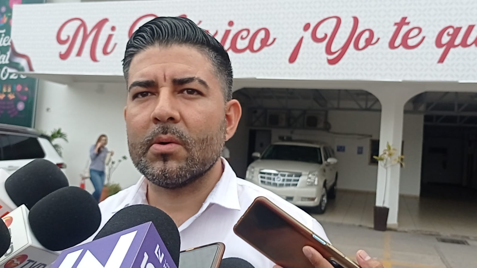 Vicefiscalía atiende a madre de Jorge, levantado tras salir de trabajar de un casino en Los Mochis