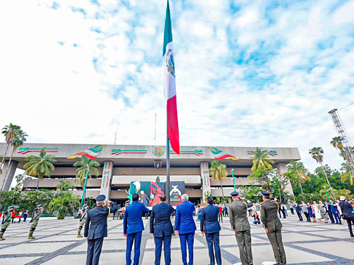 Izan bandera en Palacio de Gobierno por el 213 aniversario de la Independencia de México