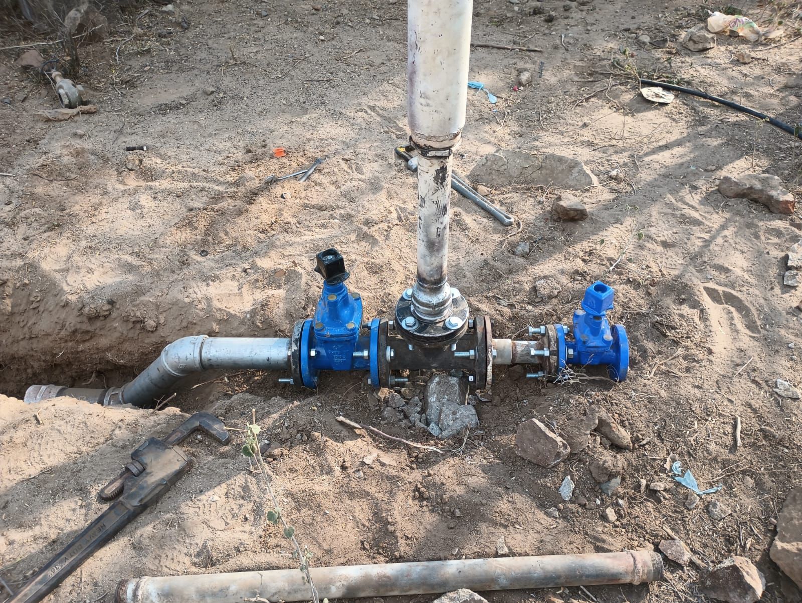 Siguen sufriendo en Choix por escasez de agua; Japach lleva en pipas el vital líquido a colonias y comunidades
