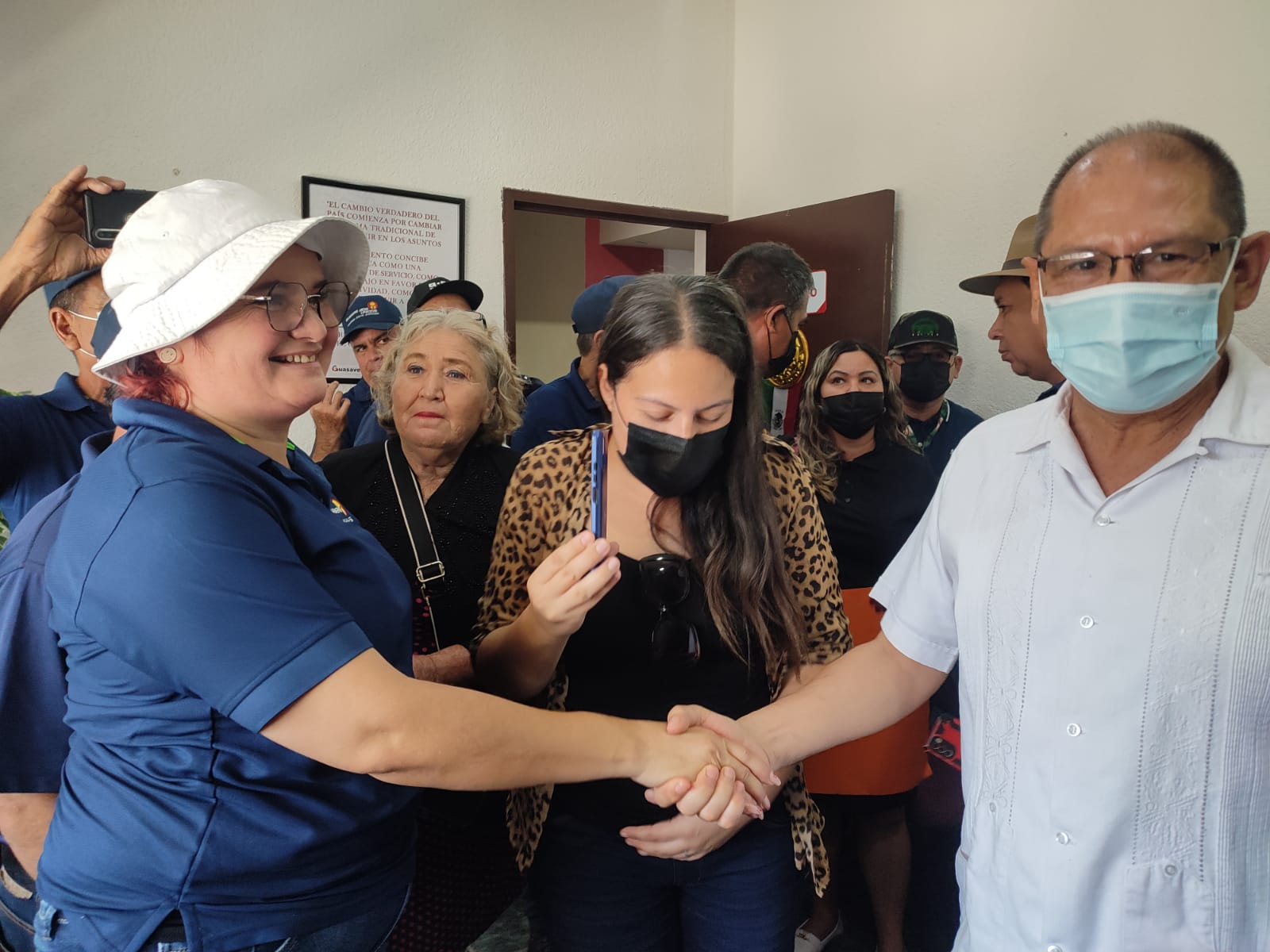 Liberan Guerreros Unidos el palacio municipal de Guasave; mañana habrá mesa de trabajo en Culiacán