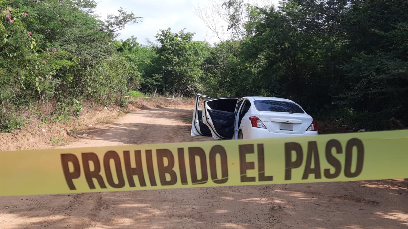 Asesinado a balazos y frente a un Versa, localizan a un hombre en Sanalona, zona rural del oriente de Culiacán