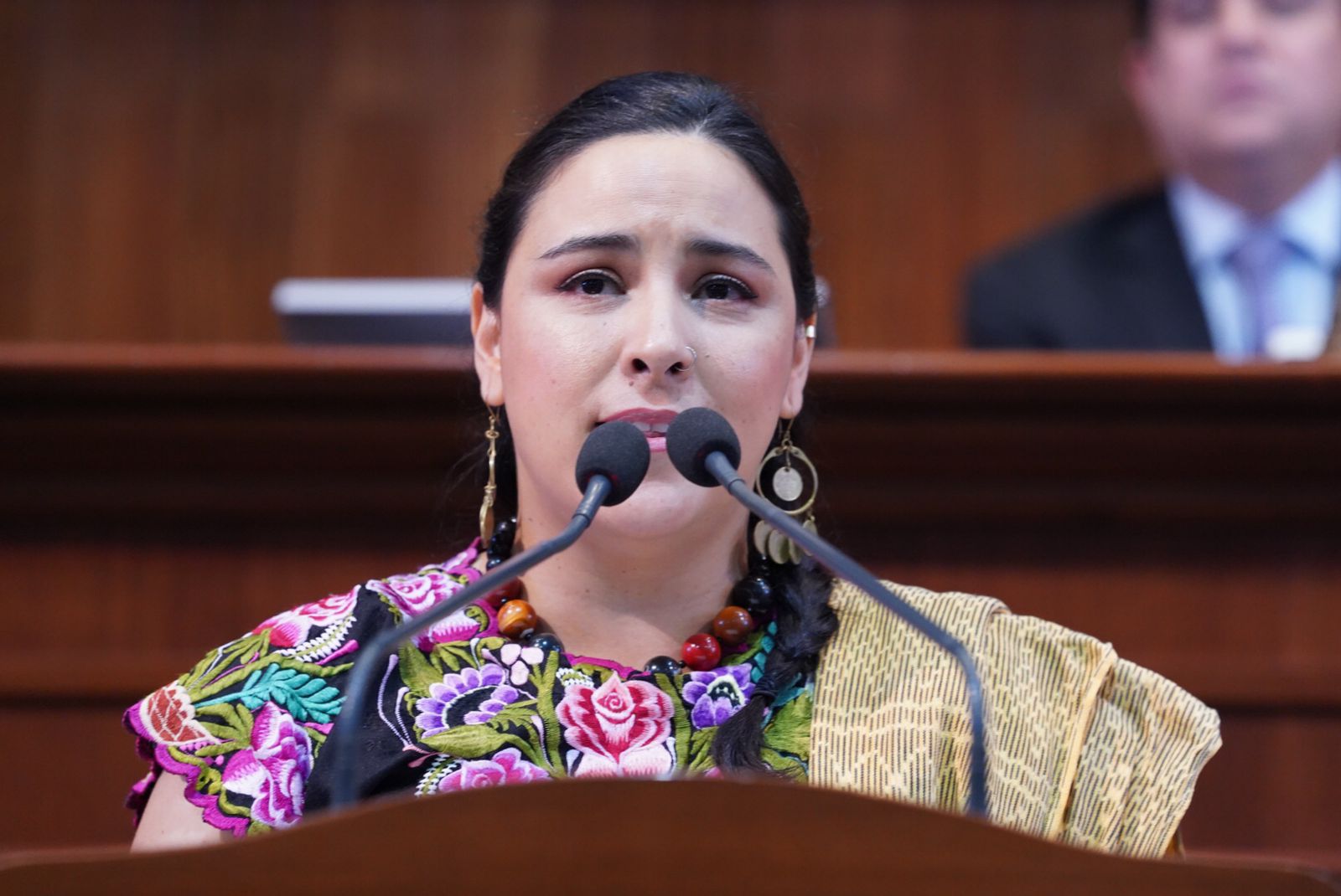 Colocan el nombre de Amparo Ochoa en letras doradas en el muro de honor del Congreso del Estado