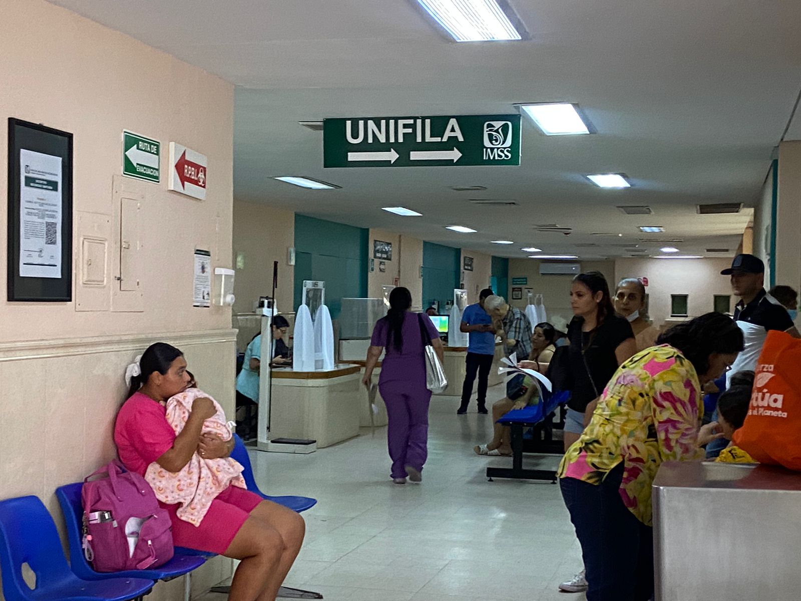 Médicos de Medicina Familiar del IMSS en Guamúchil paran labores por falta de aires acondicionados