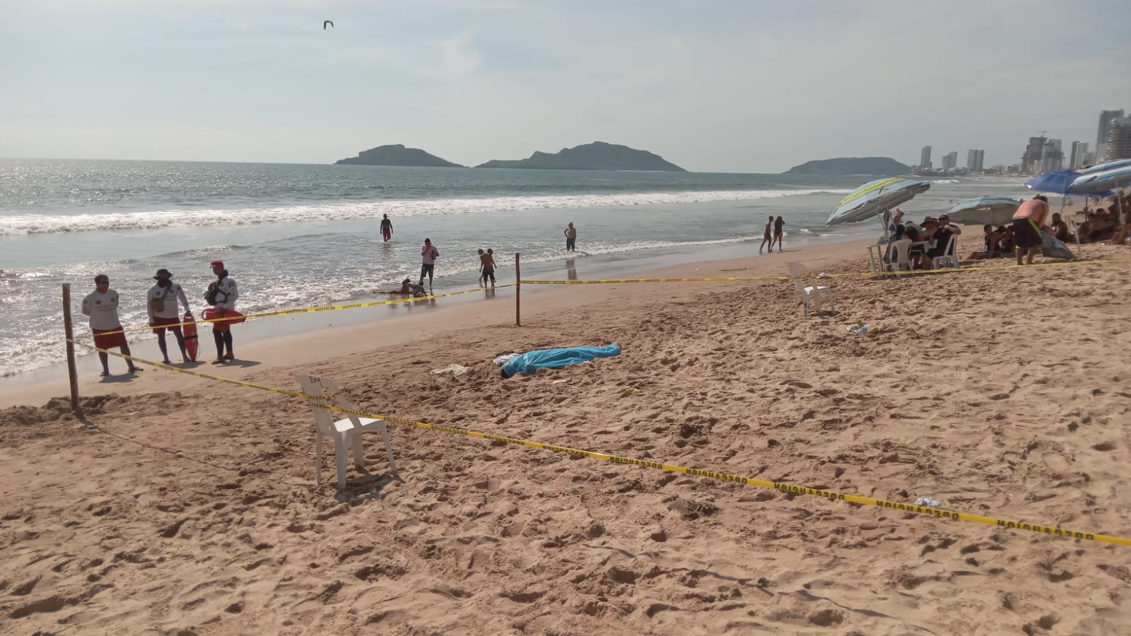 Muere turista de EdoMex ahogado en Mazatlán; cinco más fueron rescatados
