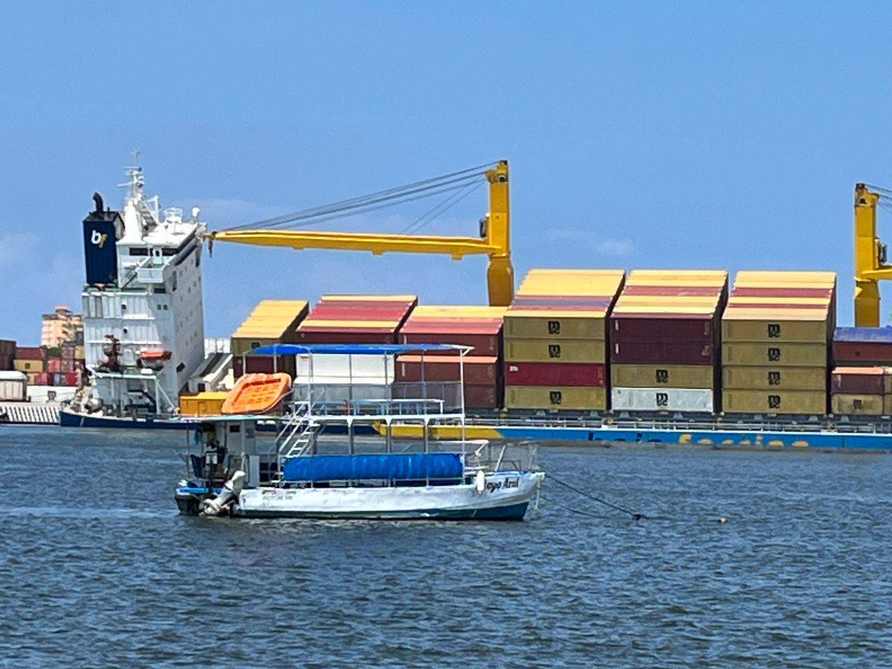 Niegan la asistencia de Protección Civil en buque a punto de hundirse en Mazatlán