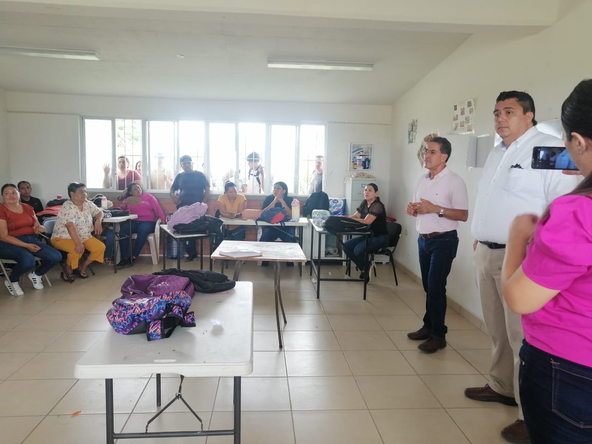 Padres pagarán instalación y luz, autoridades dotarán de aire acondicionado; los acuerdos en telebachillerato El Varal