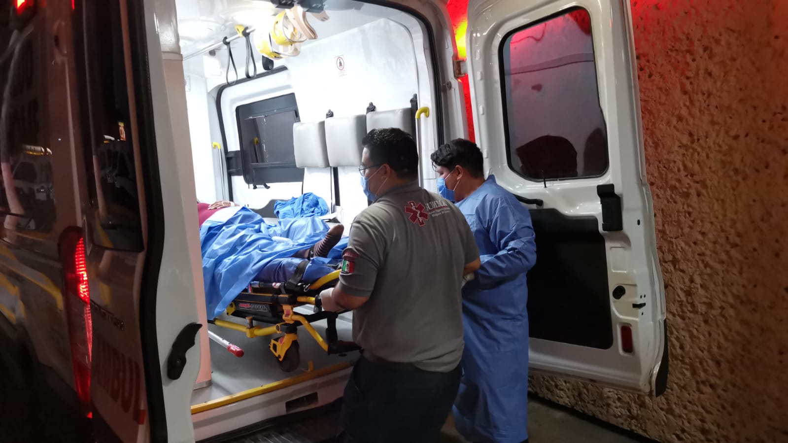 En Ahome, mujer da a luz arriba de una ambulancia de SUMMA; paramédicos atienden el parto