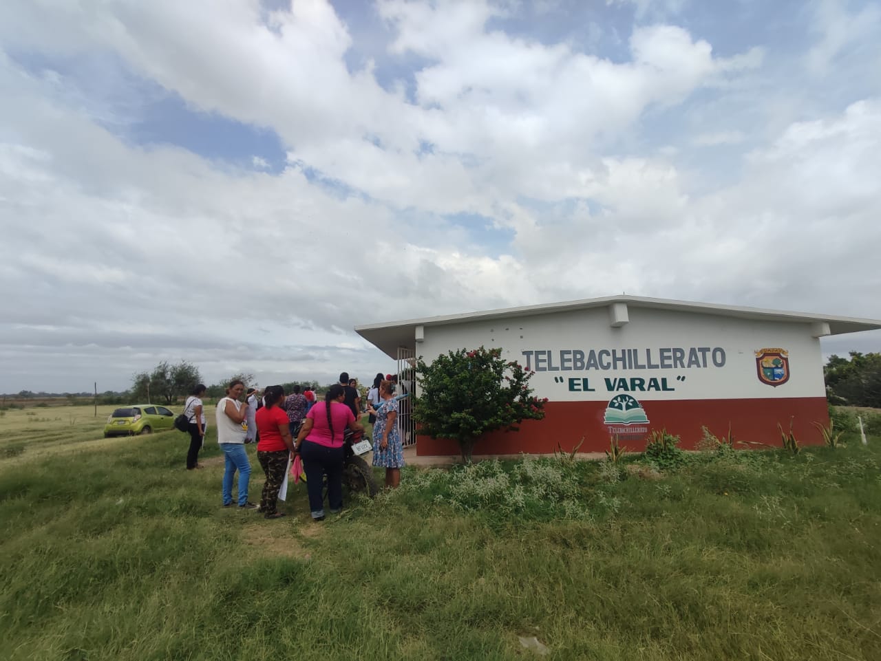 ¡CFE les quiere cobrar tarifa comercial! Padres de familia no podrán contratar luz en telebachillerato El Varal, en Guasave