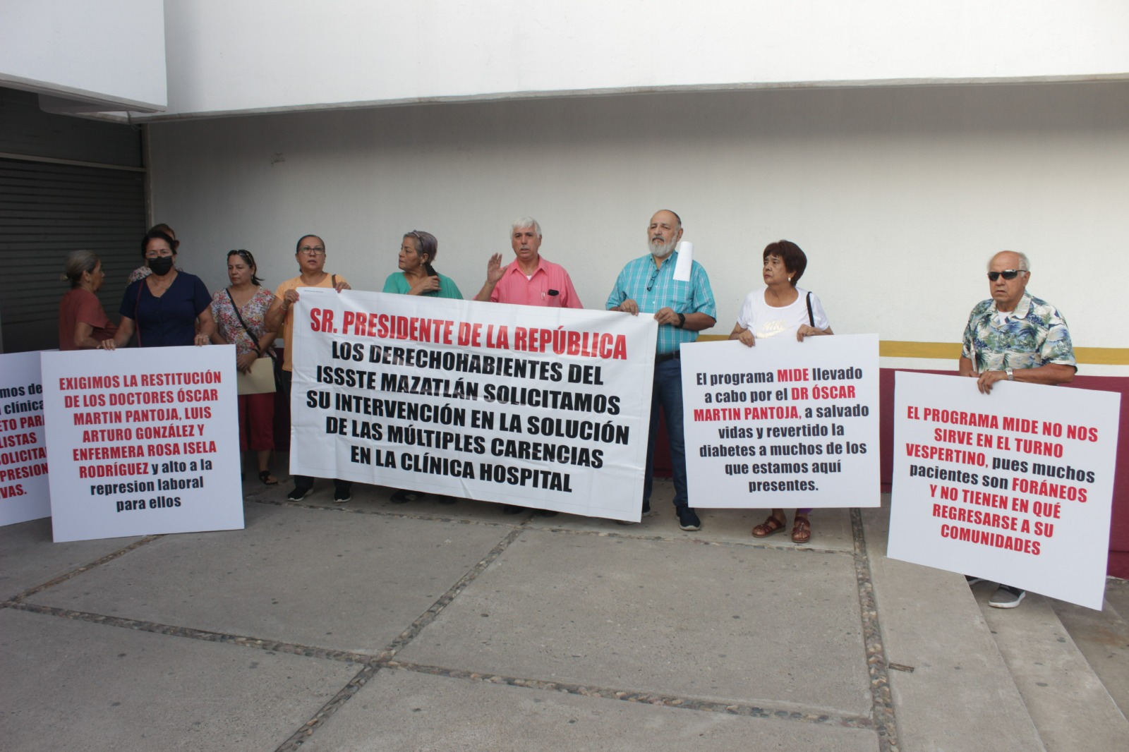 Protestan en el Issste de Mazatlán por múltiples carencias en el Hospital