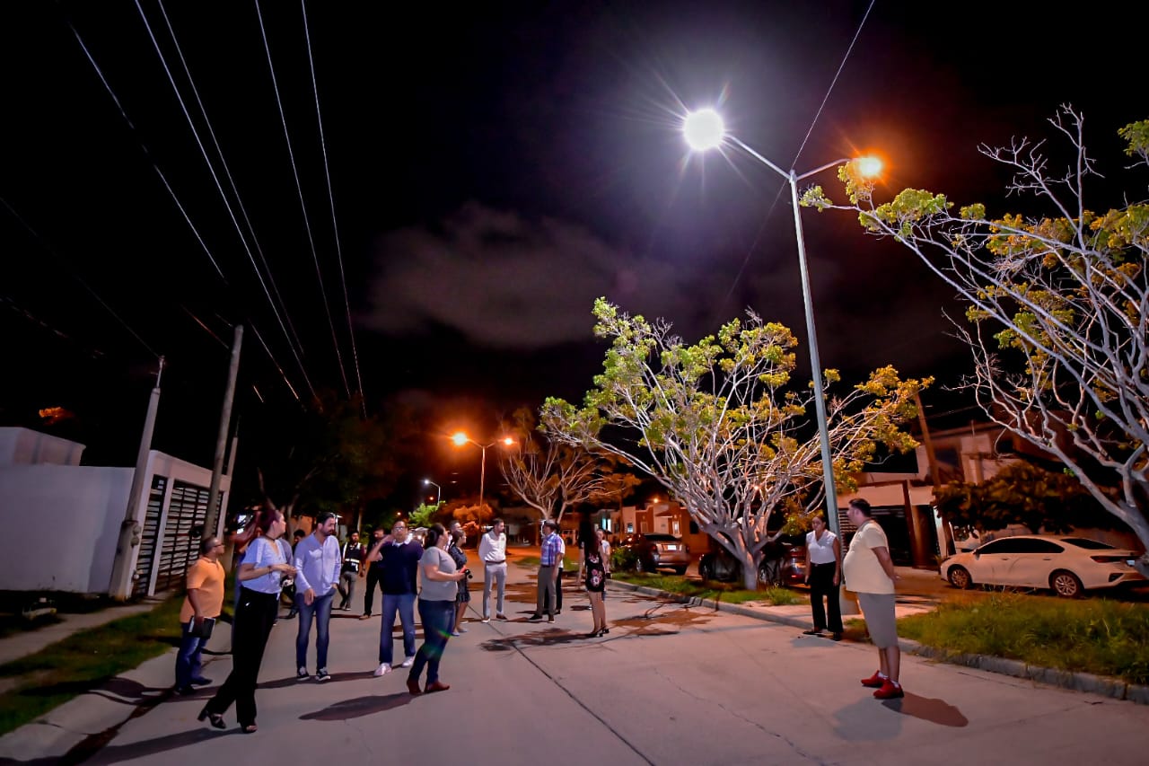 Realizan prueba física para la compra de 10 mil lámparas en Mazatlán; hay 6 empresas dentro de la licitación pública