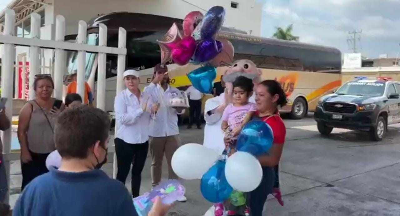 Reciben a Hanna en Escuinapa con globos, fiesta y como toda una princesa