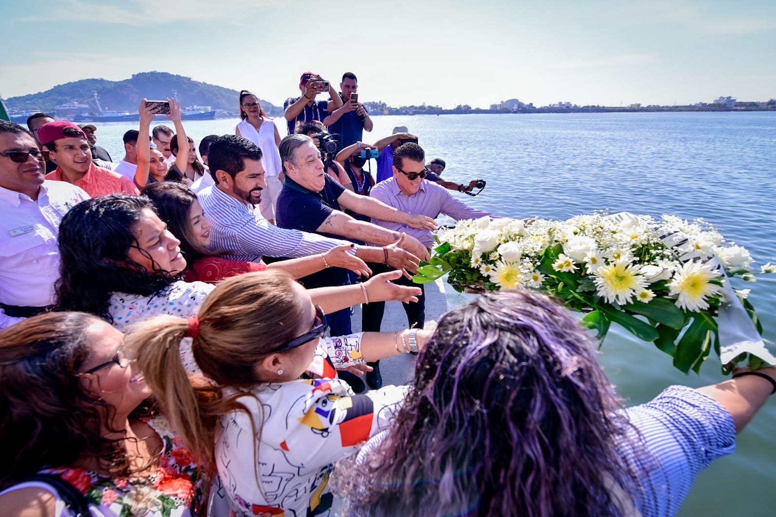 Recuerdan con ceremonia en Mazatlán a los pescadores caídos por el huracán Ismael hace 28 años