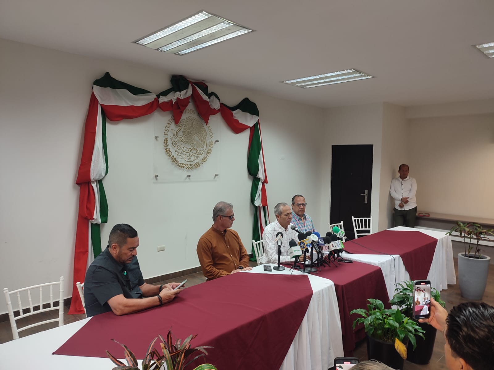 Renuncian tesorero del Ayuntamiento de Ahome y el director del Deporte