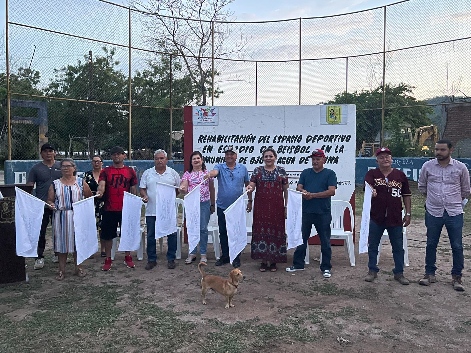 En Ojo de Agua De Osuna, Rosario, estrenarán cancha deportiva; Claudia Valdez ha dado el banderazo de obra