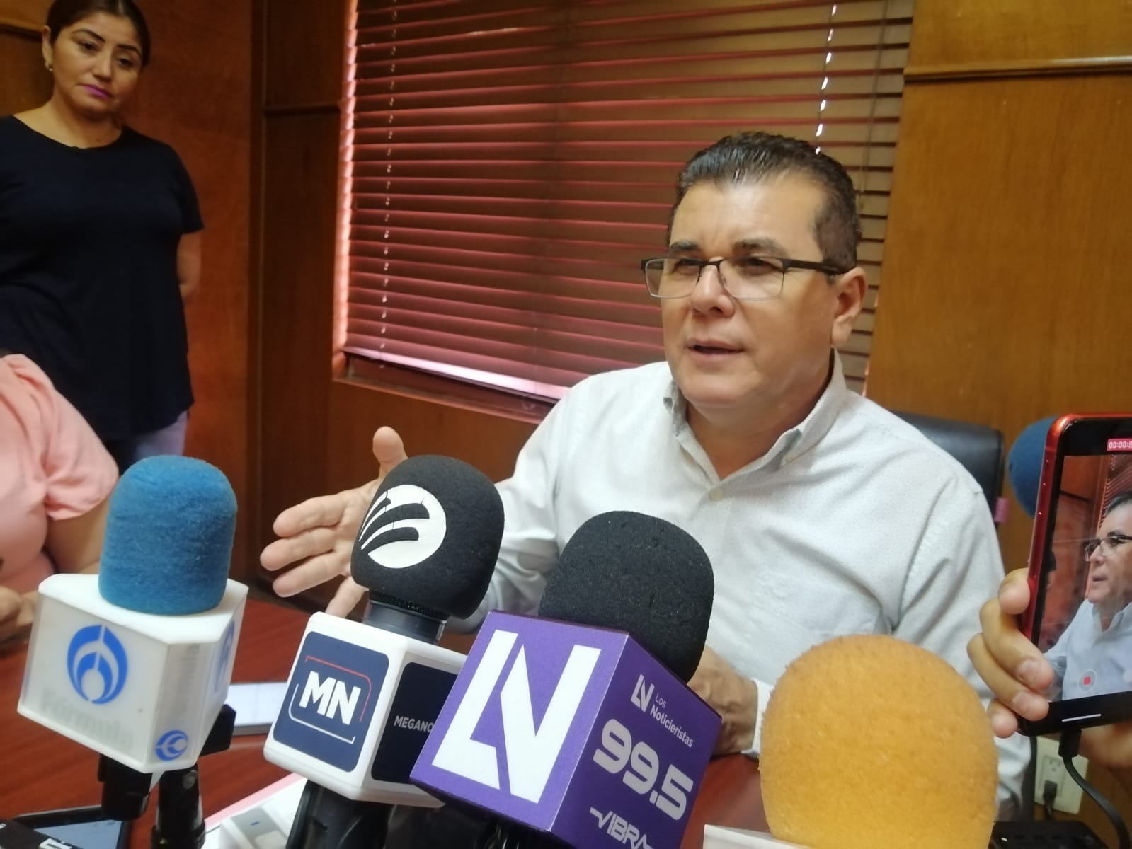 Se debe asegurar que no haya más derrumbes, pide alcalde ante desgajamiento en Faro de Mazatlán