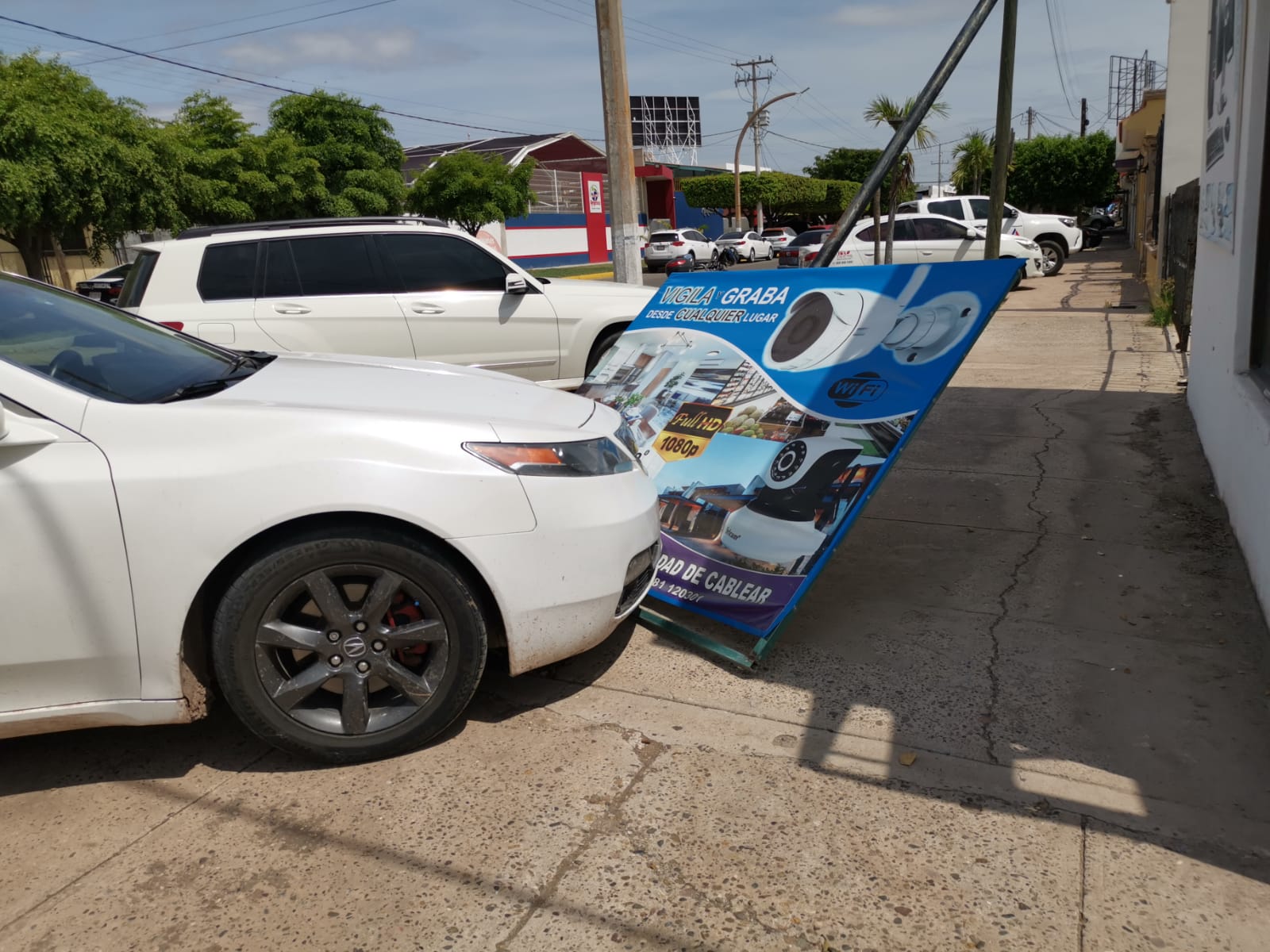 Accidente vial en el centro de Los Mochis, deja solo daños materiales