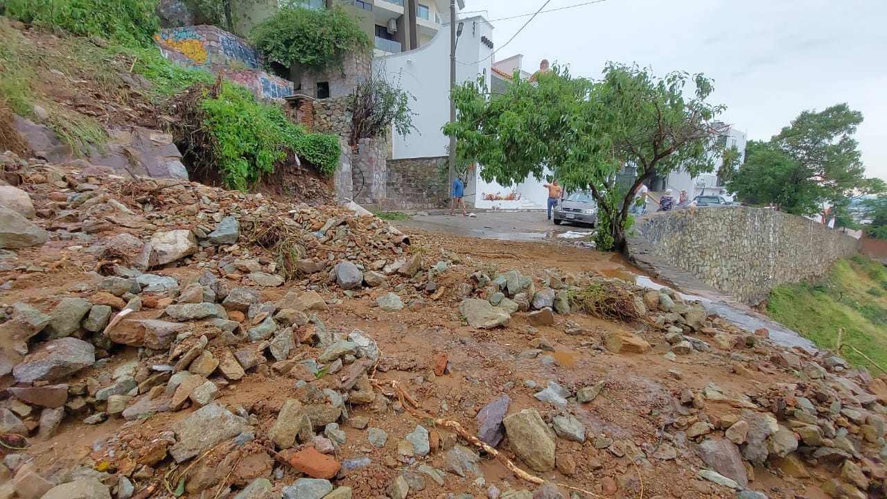 ‘Se tiene que tener más cuidado con las edificaciones’: alcalde de Mazatlán por deslave en Cerro de la Nevería