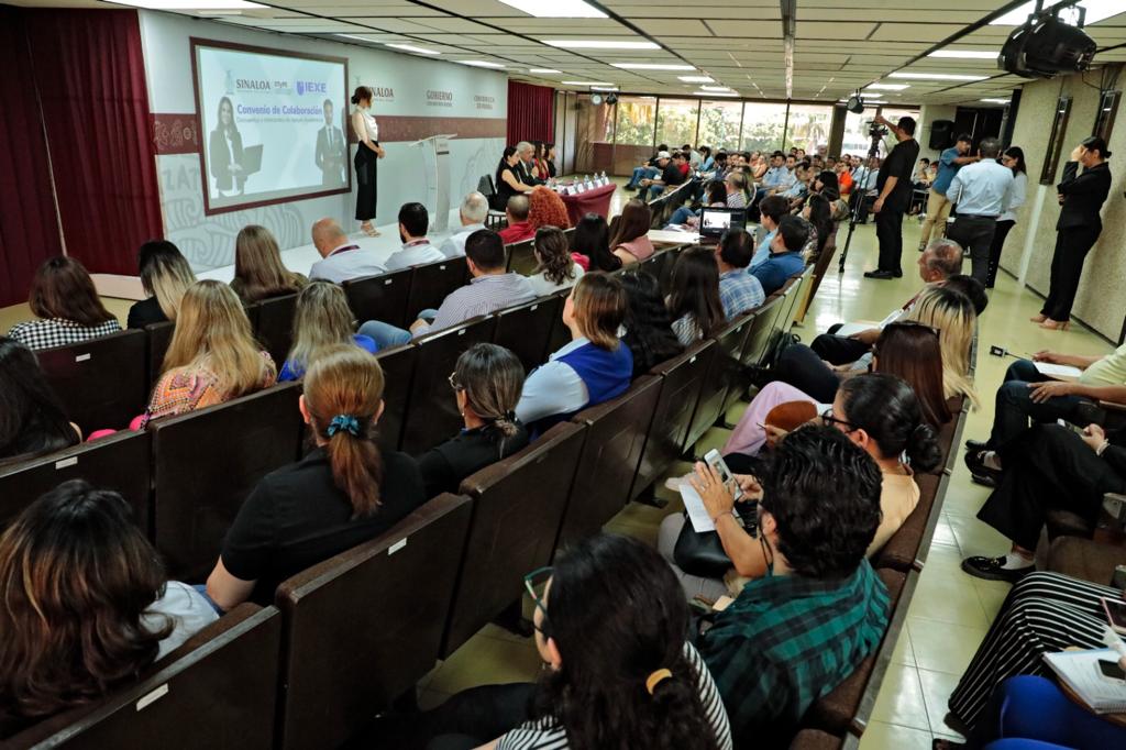 ¡Seguirán capacitándose! Servidores públicos podrán estudiar licenciaturas o maestrías con becas del 75%