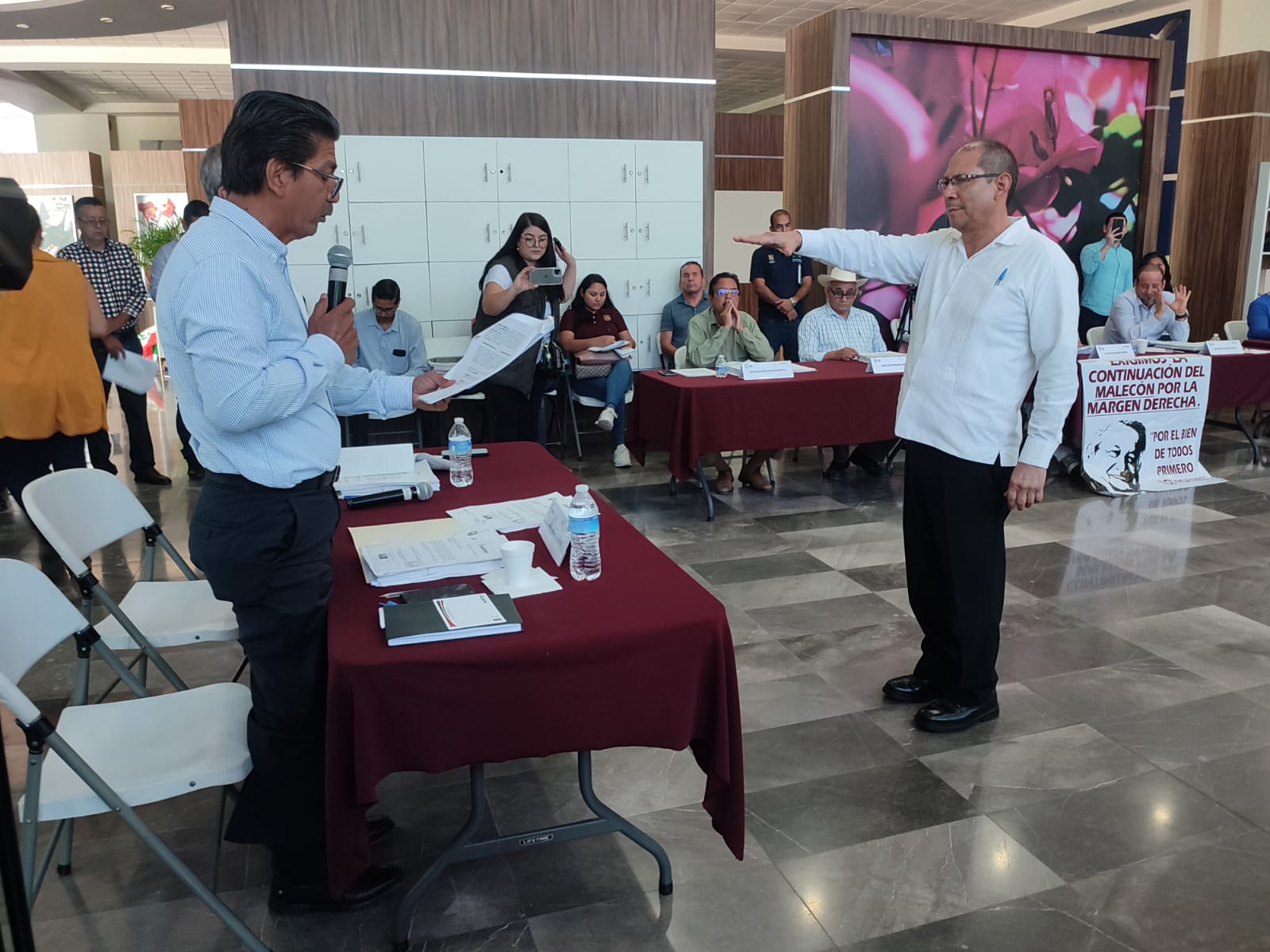 Toman protesta a Roberto Meza Cruz como secretario del Ayuntamiento de Guasave