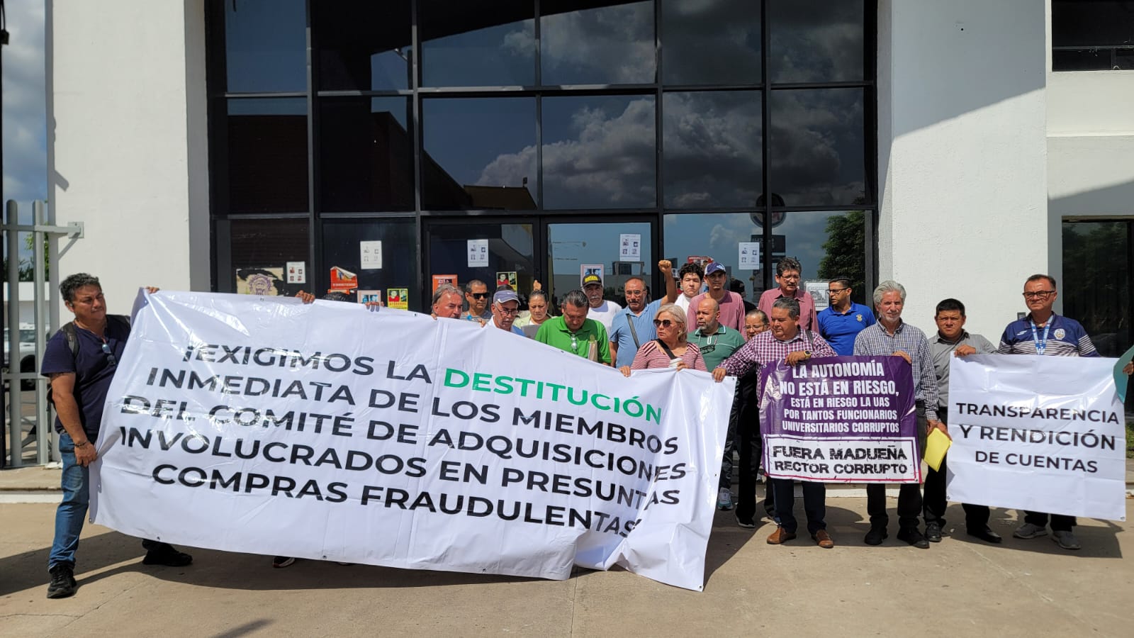Universitarios piden separación del cargo de funcionarios de la UAS que están siendo investigados