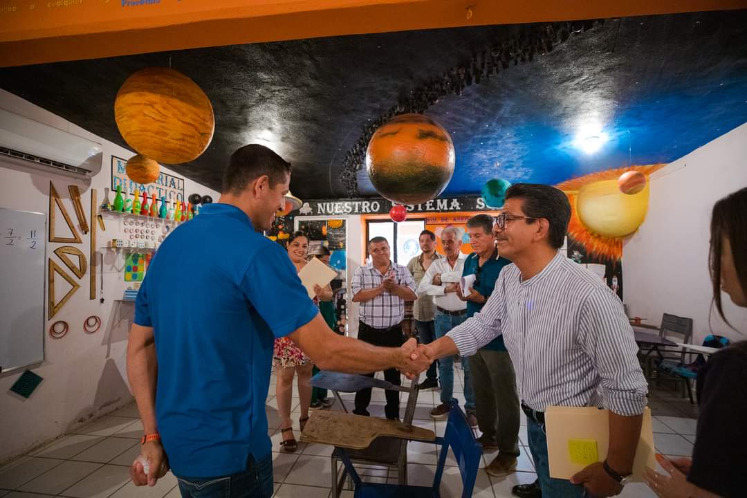 En Guasave, un viaje espacial por el aprendizaje, con pasión por enseñar, maestro adapta sistema solar en aula