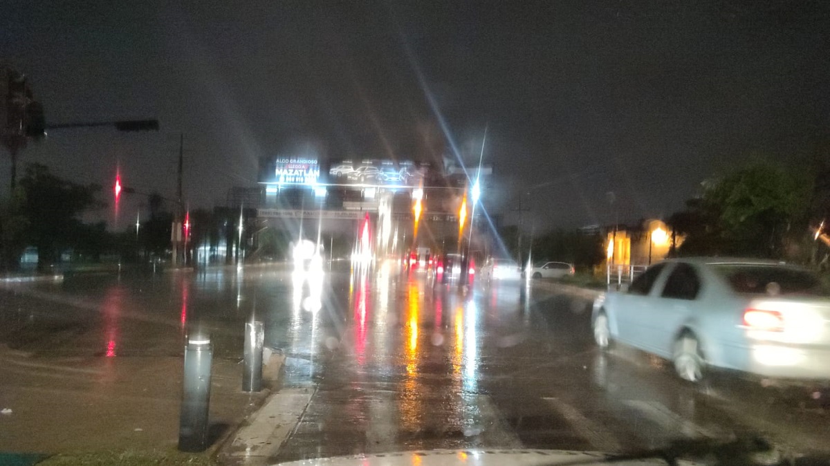 A oscuras Mazatlán, sectores cumplen 24 horas sin luz tras las recientes lluvias
