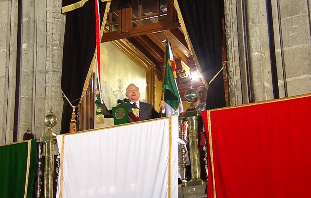 ¡Viva el amor! AMLO durante el Grito de Independencia