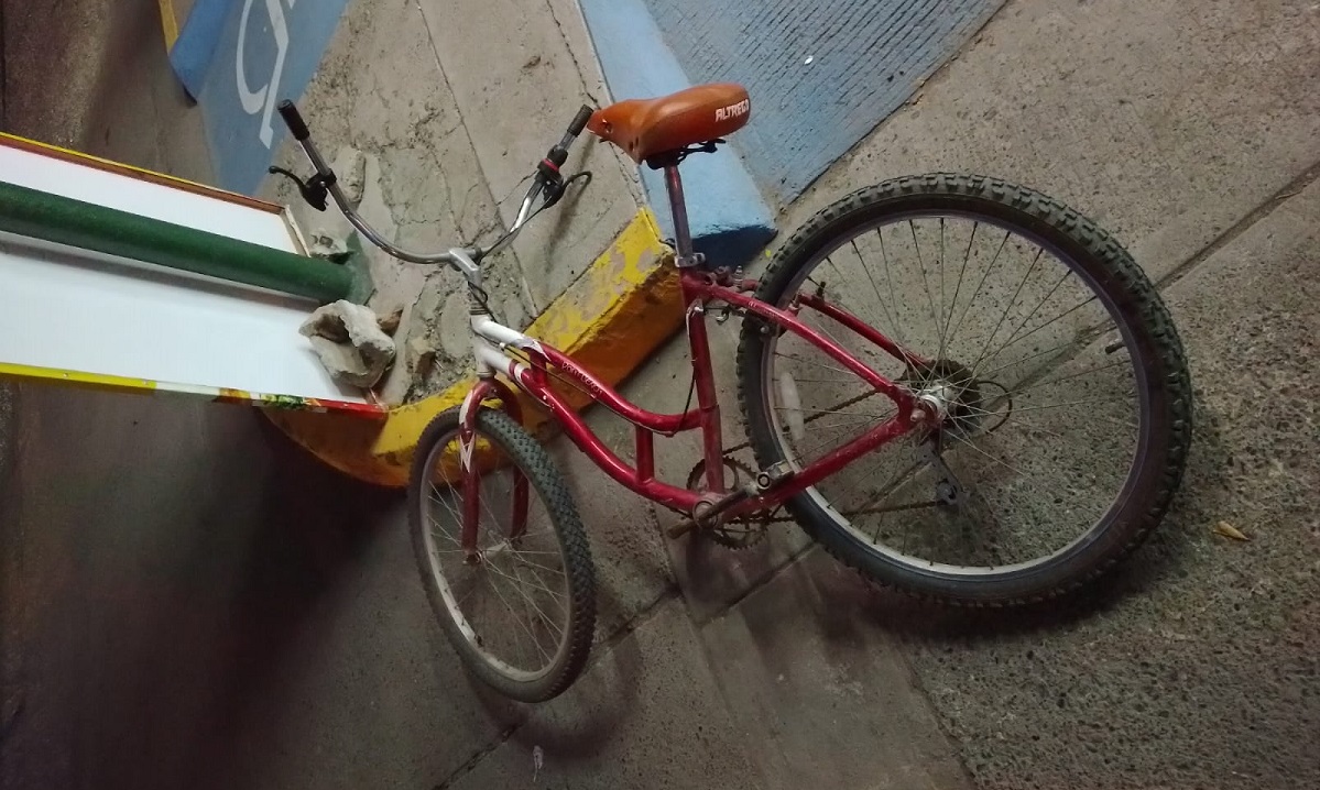 Ciclista se pasa un semáforo en Guasave y es atropellado