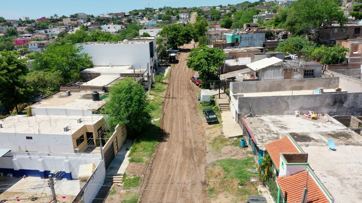 Ayuntamiento de Culiacán intensifica labores de bacheo y rastreo de calles en diversos sectores de la ciudad