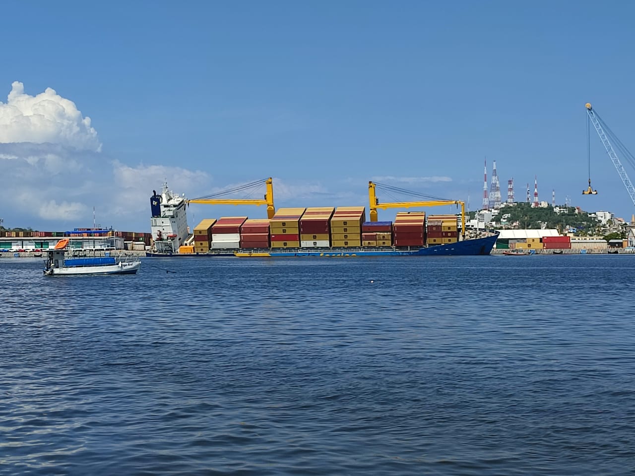 En cuestión de horas el barco escorado en Mazatlán, Chiapas Star se restablecerá, afirma el alcalde