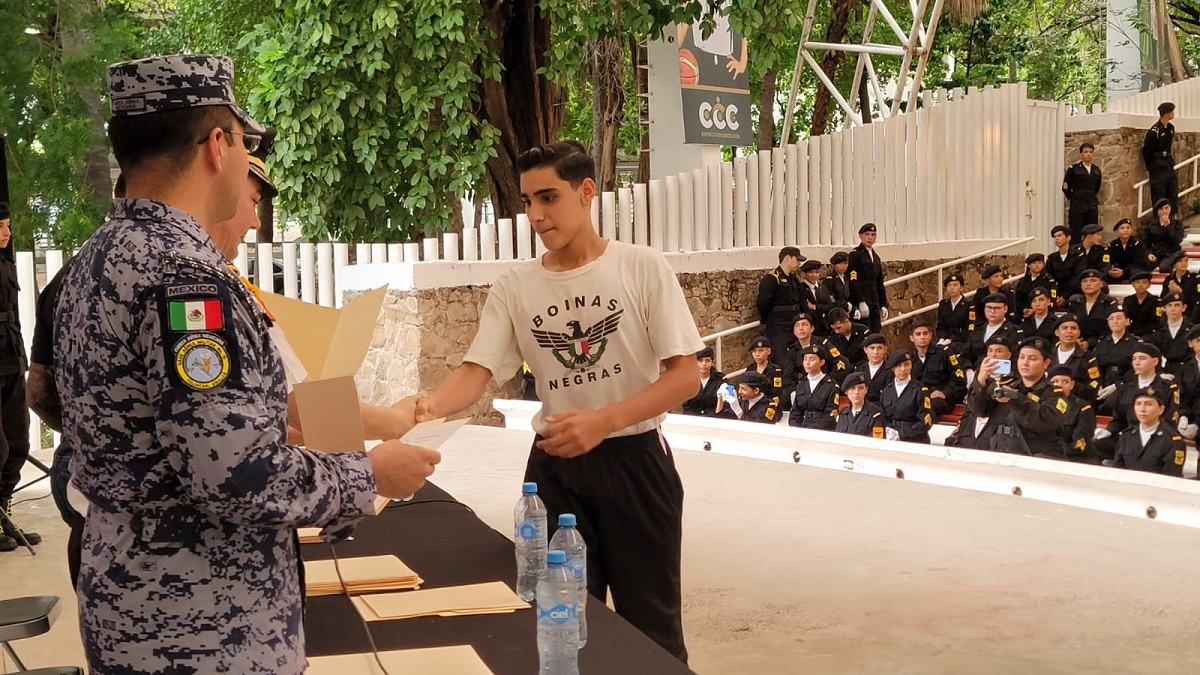 Boinas Negras celebra sus 40 años conmemorando a héroes patrios; entrega grados a sus cadetes
