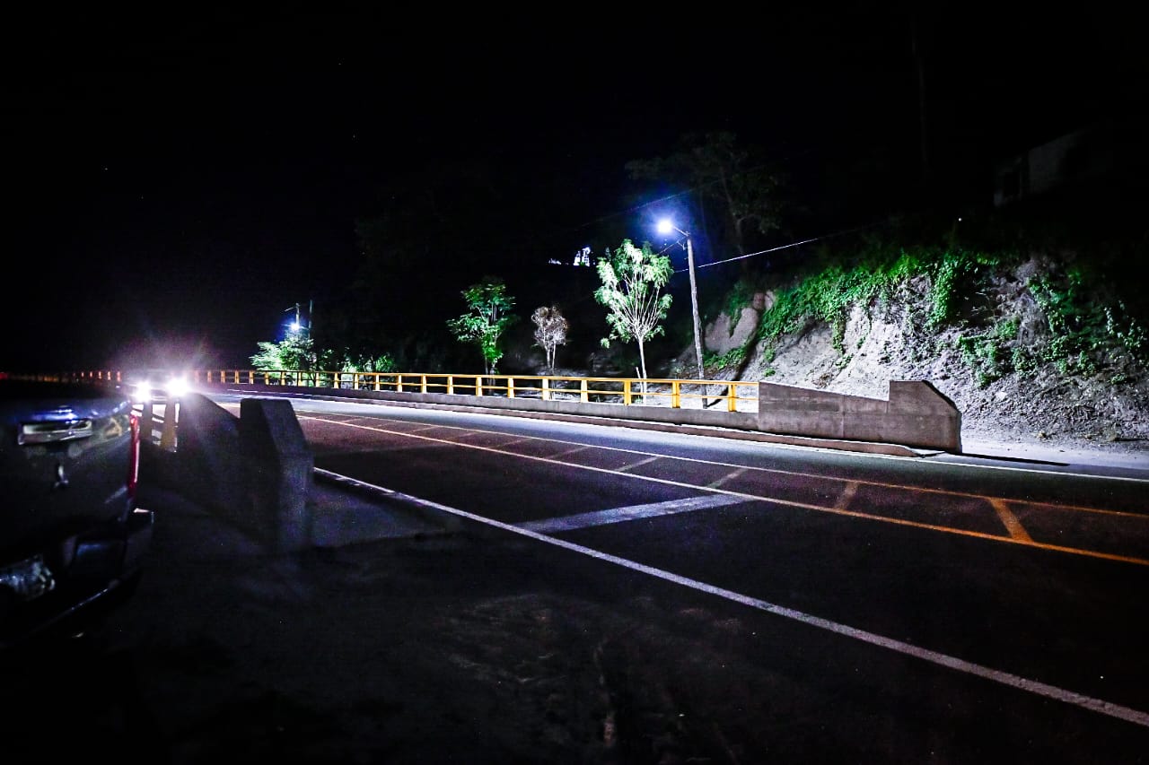 Puente de El Quelite tiene ahora moderna imagen con el nuevo alumbrado público de lámparas led