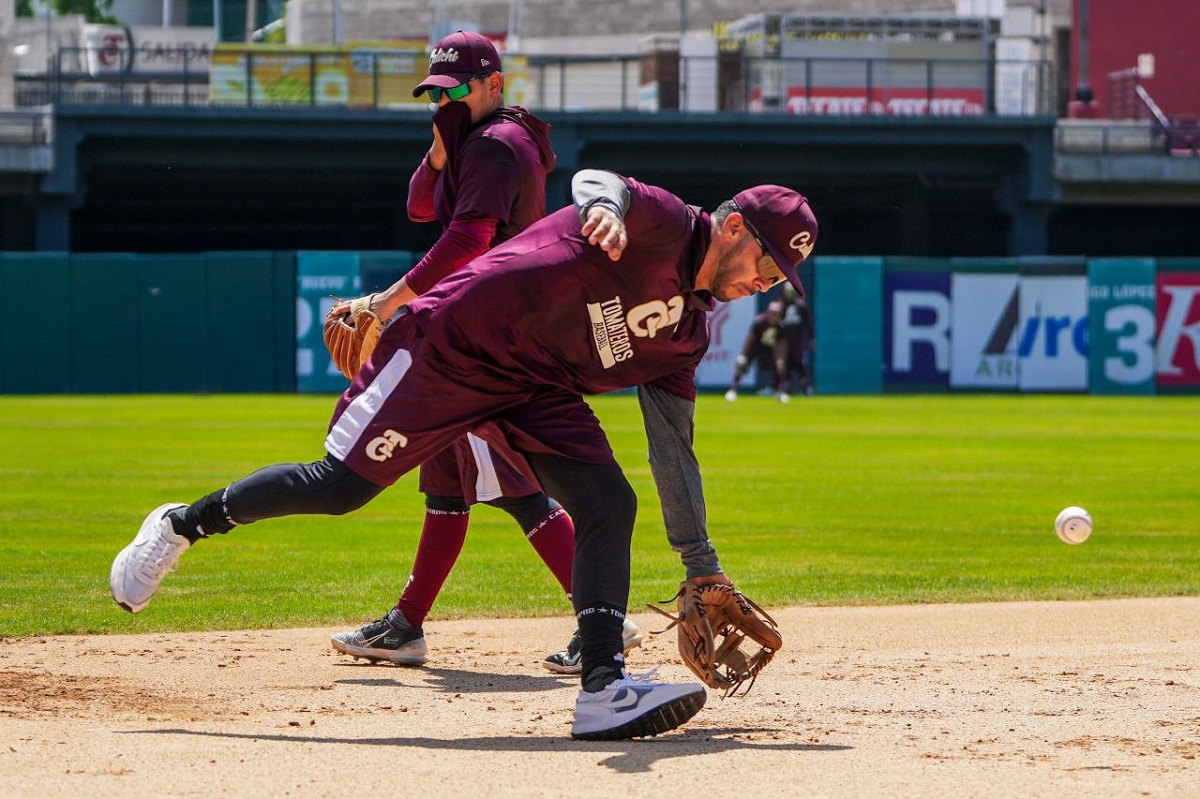 José Guadalupe Chávez reporta a la pretemporada de los Tomateros de Culiacán