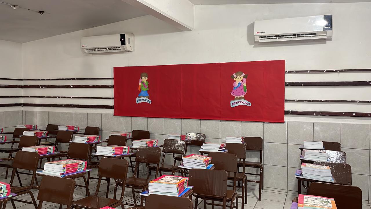 Castigados con multas, destitución y cárcel quienes no acaten orden de juez sobre uso de libros de texto