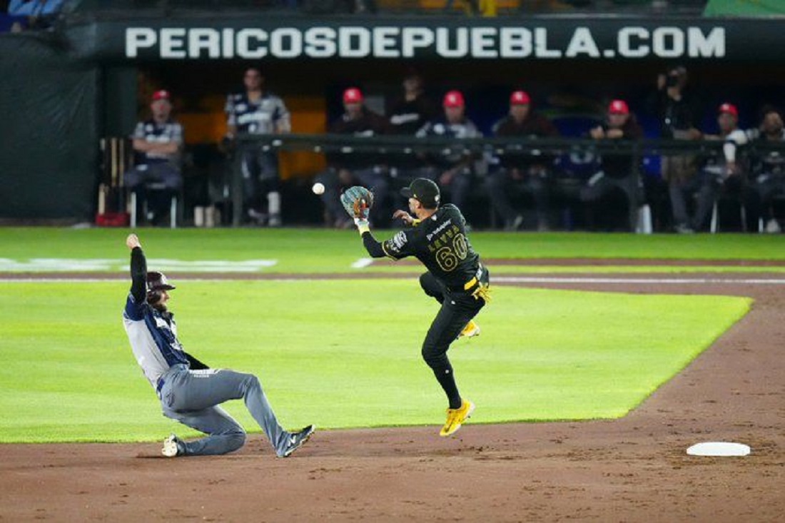 Los Pericos de Puebla triunfan ante Unión Laguna y empatan la Serie del Rey de la LMB