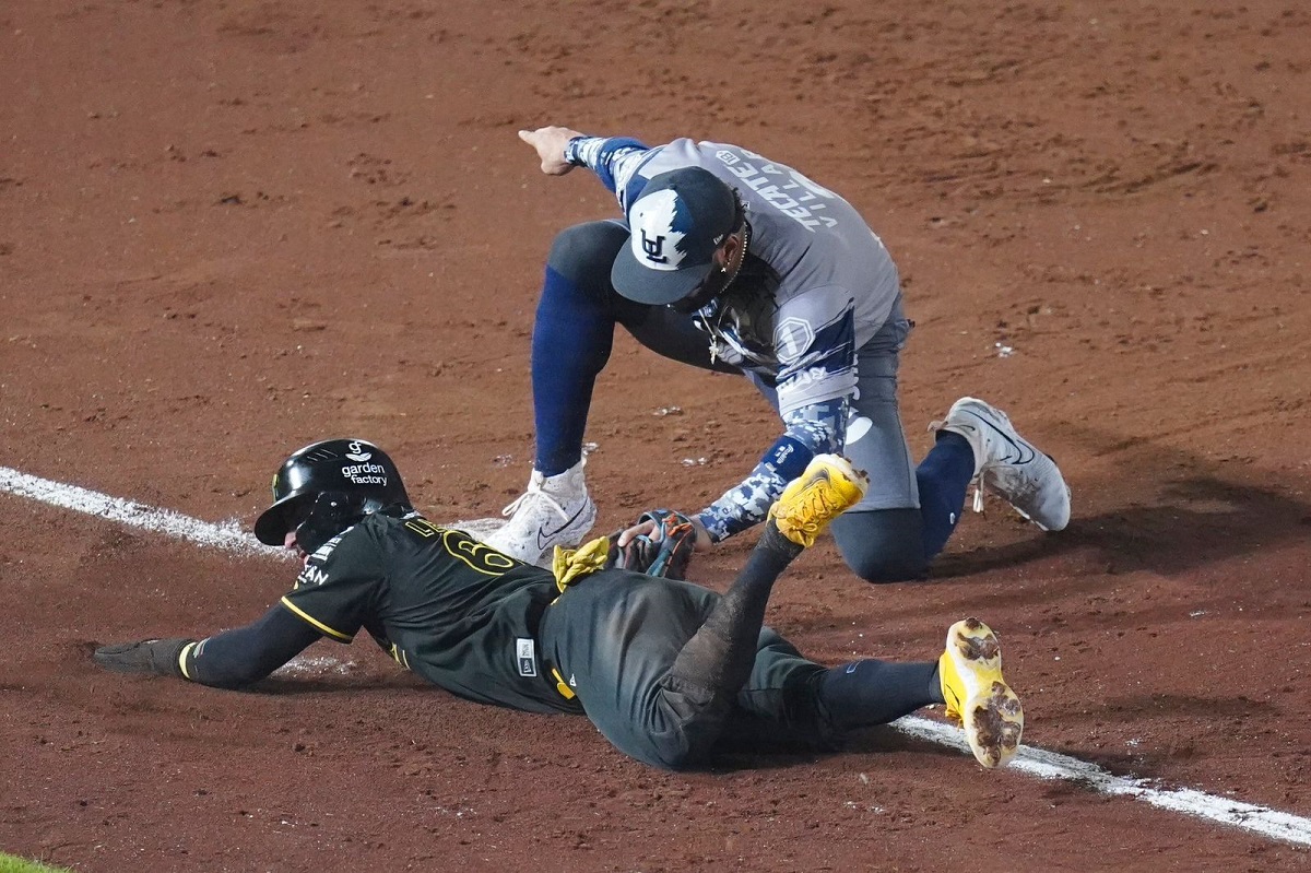 Los Pericos de Puebla derrotan a los Algodoneros y consiguen su primer triunfo de la Serie del Rey en la LMB