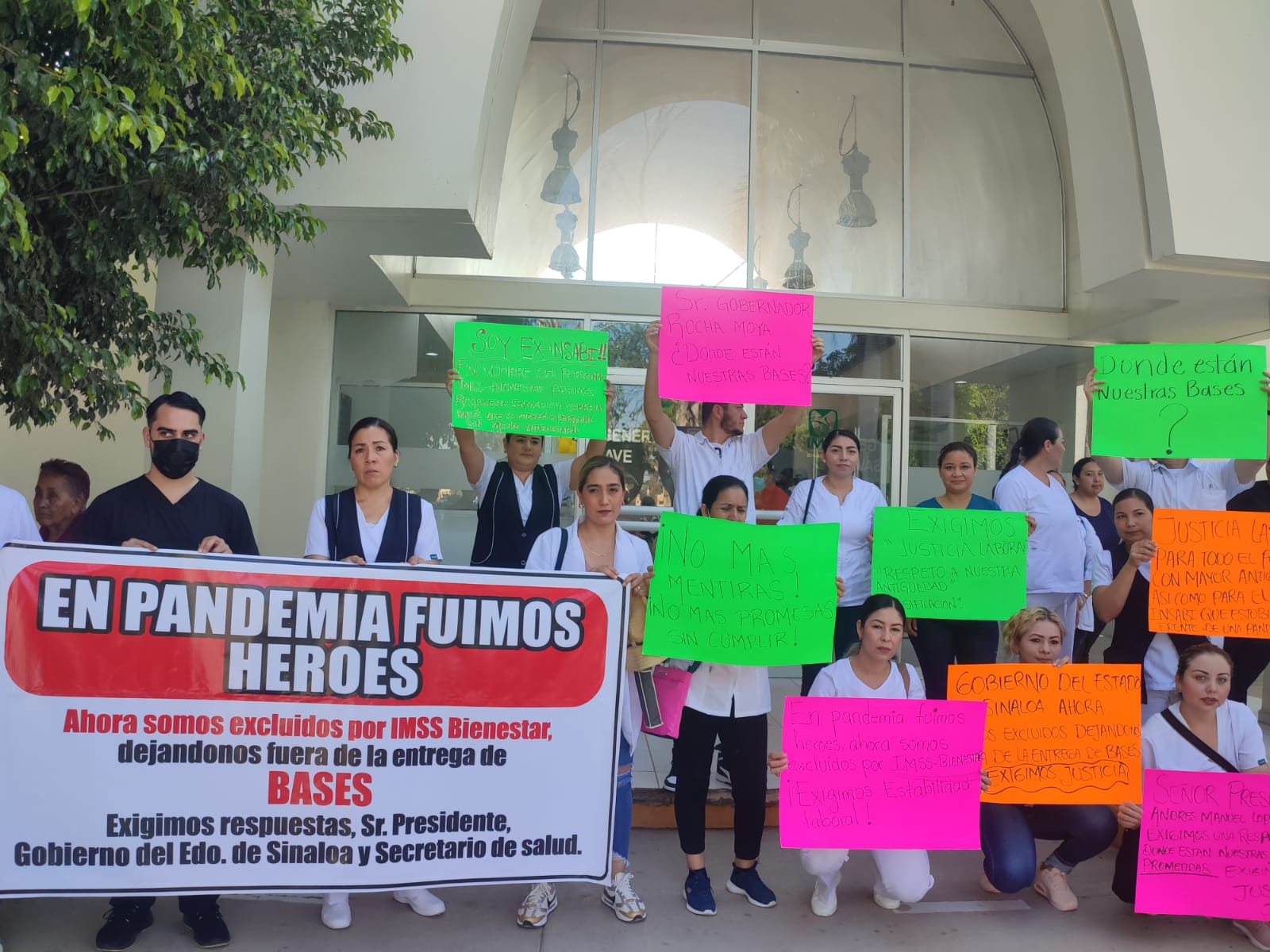 Héroes en pandemia y ahora les niegan las bases; protesta personal COVID contra la SSA en Guasave