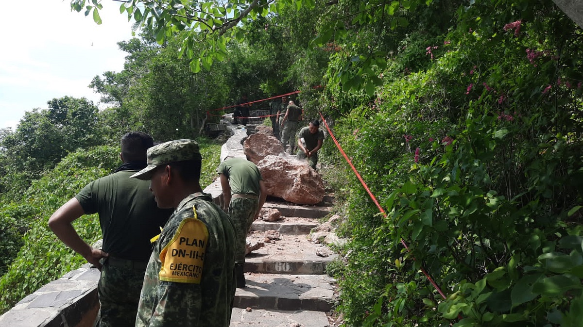 Retiran rocas que bloqueaban entrada al faro de Mazatlán