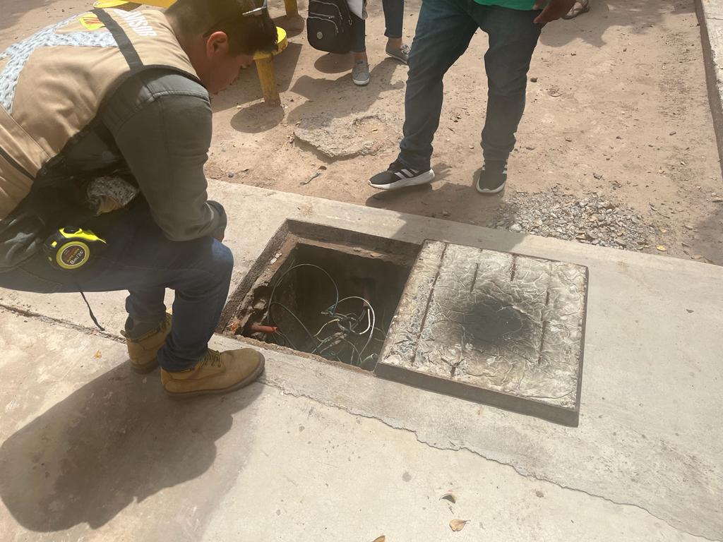 Tras bloqueo de calles, acuden a inspeccionar sistema eléctrico en el kínder Rodolfo T. Loaiza, en Guasave