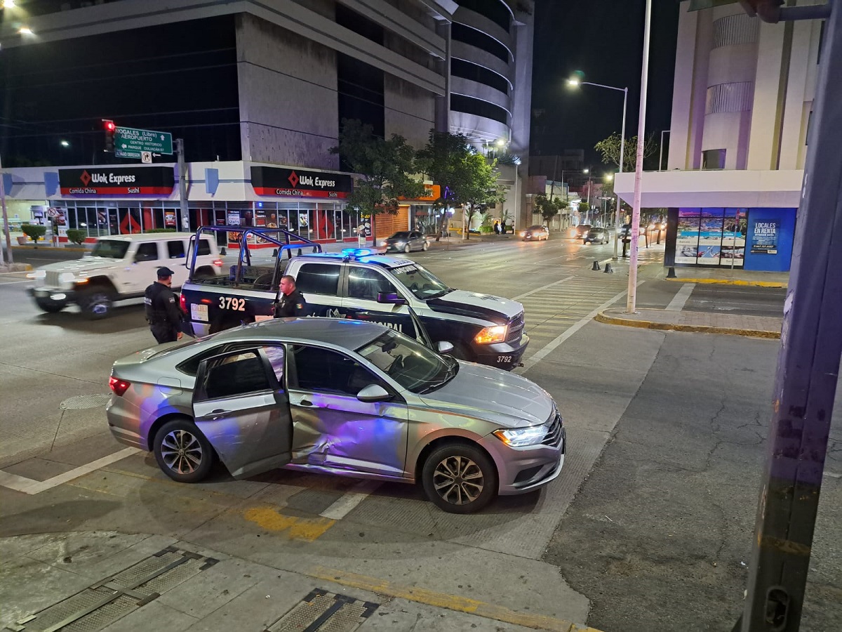 Fiscal niega que había armas en vehículo despojado tras choque en Culiacán