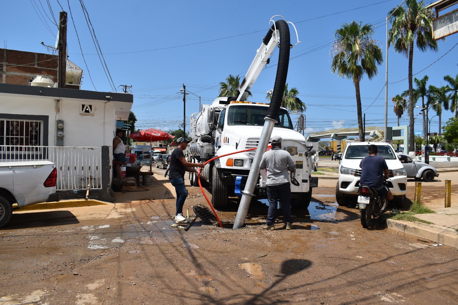 Estrenan Sewer de Jumapam con primer trabajo de desazolve en Urías