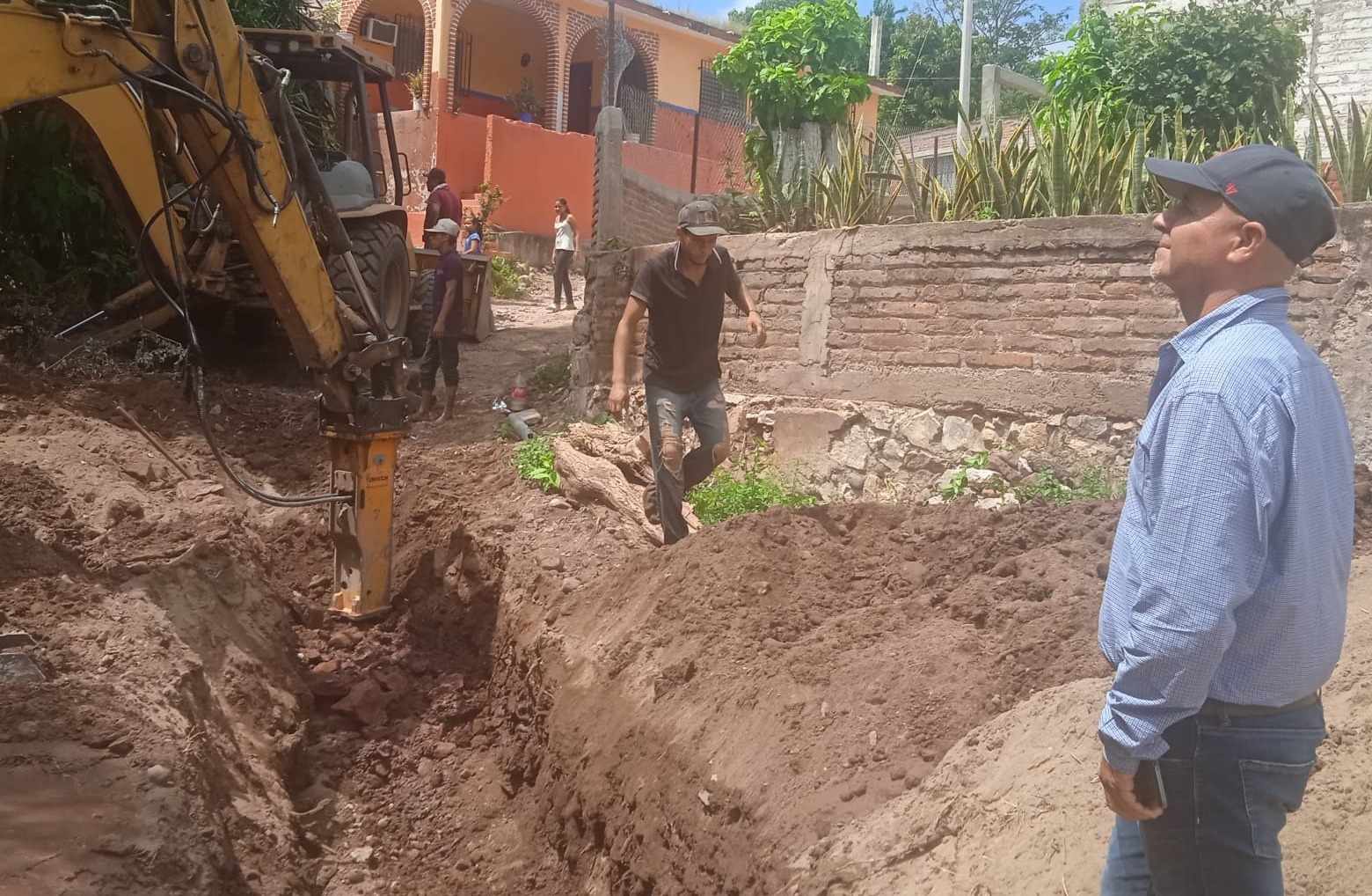 A un 40% la renovación de la red de agua en la calle Ramón Corona en El Quelite, en Mazatlán