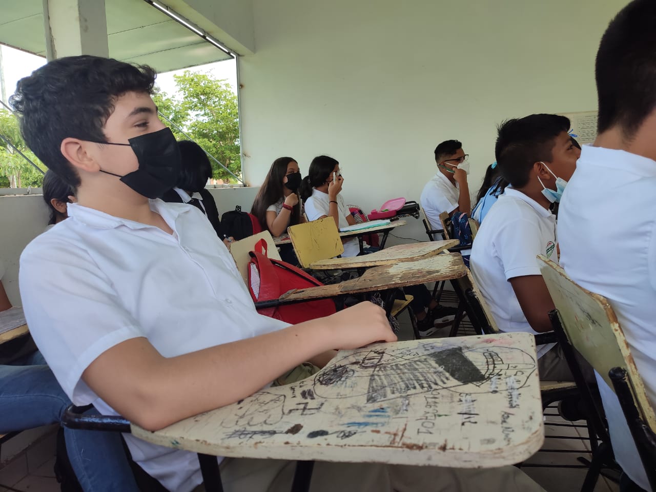 A no condicionar el uso de cubrebocas para entrar a los planteles, llama la SEPyC a directivos