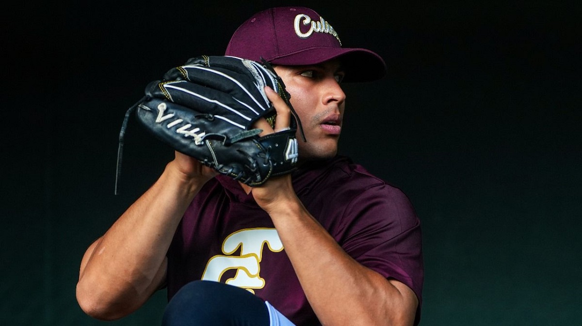 Víctor Castañeda reporta a la pretemporada de los Tomateros de Culiacán