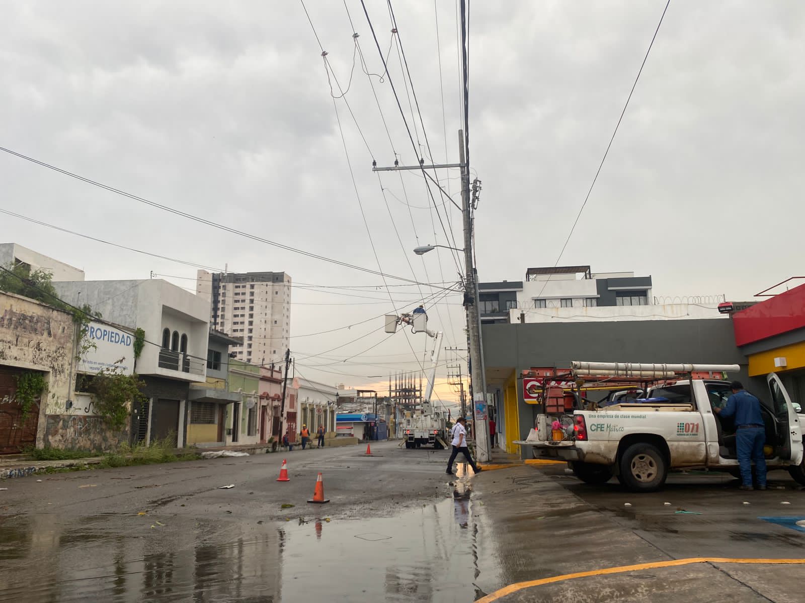 ¡Parecía huracán! Tormenta deja severas afectaciones y sectores sin luz en Mazatlán