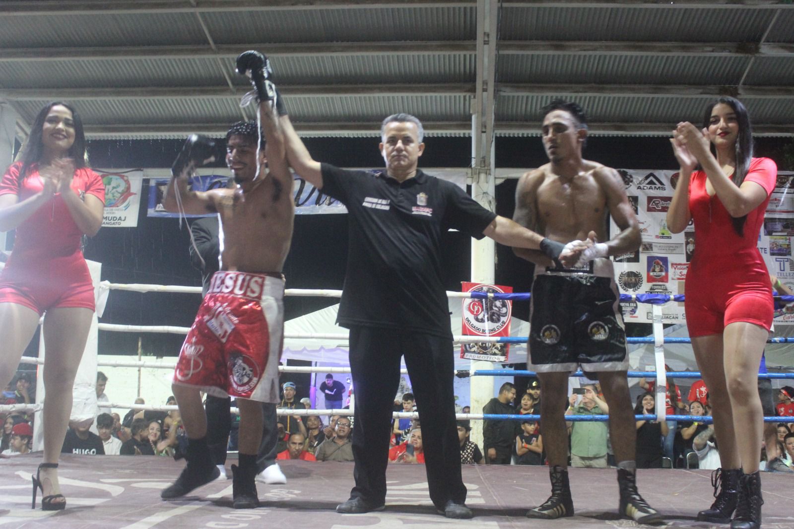 Jesús Delgado se impone en la Noche de Boxeo Profesional en el campo El Diez, en Culiacán