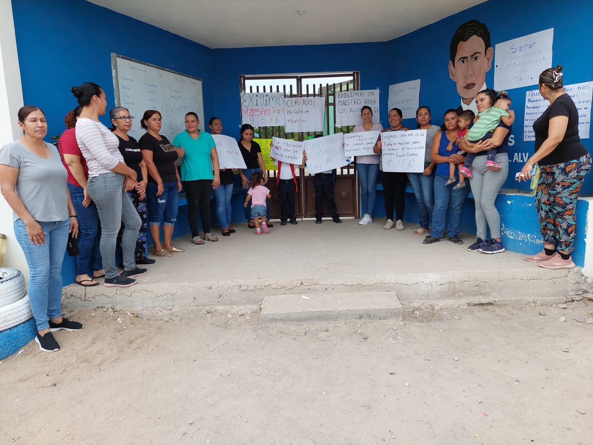 ¡Cumplen su amenaza! Padres de familia de la escuela Rafael Buelna en Salvador Alvarado toman instalaciones